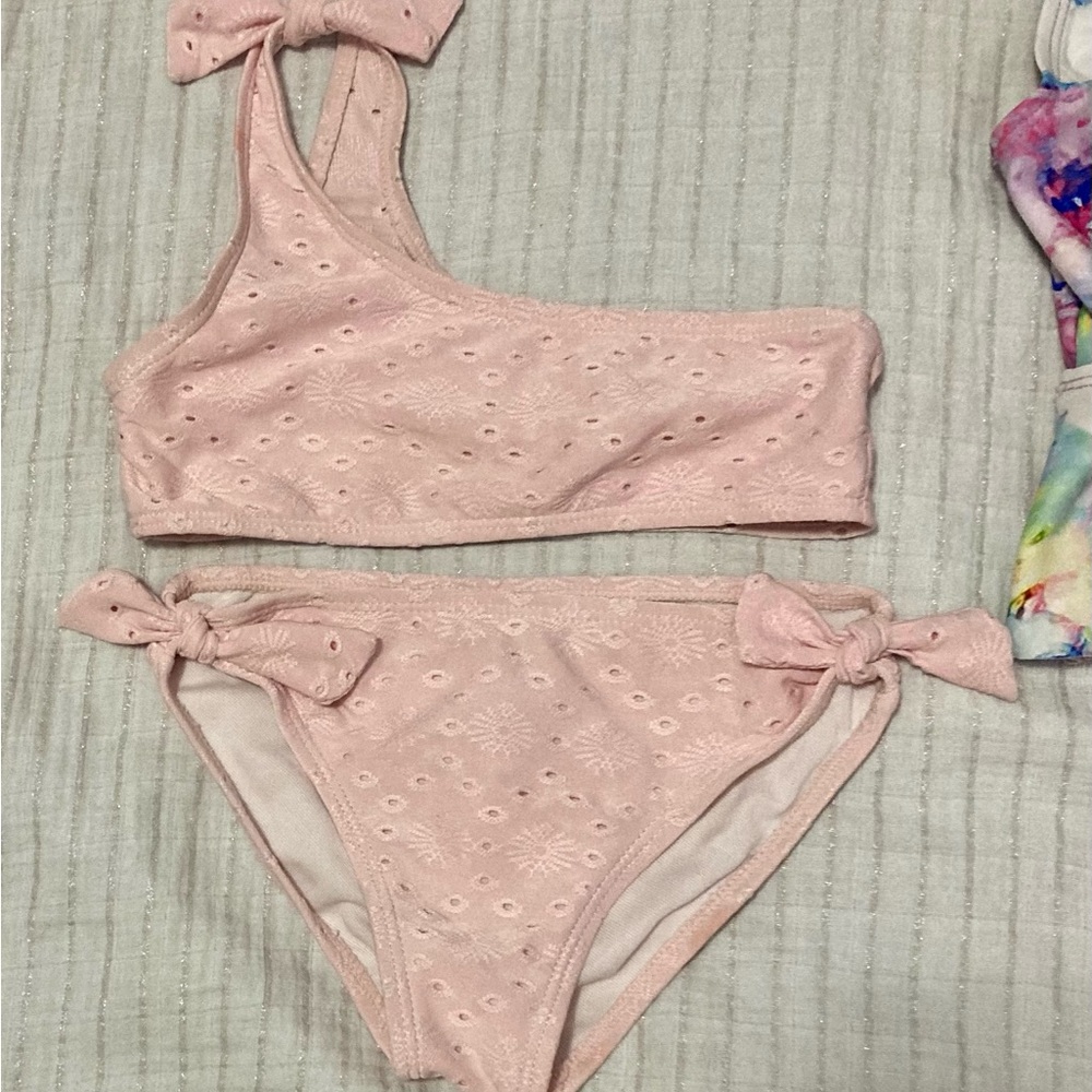 Swimsuits - Picture 2 of 3